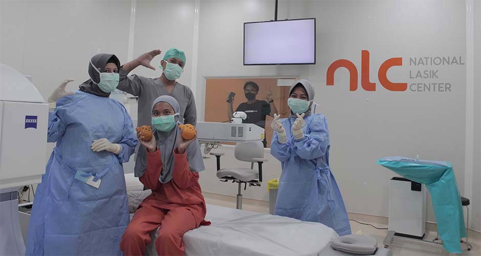 Prosedur lasik mata telah dilakukan. Lama penyembuhan lasik beragam tergantung pada pasien.