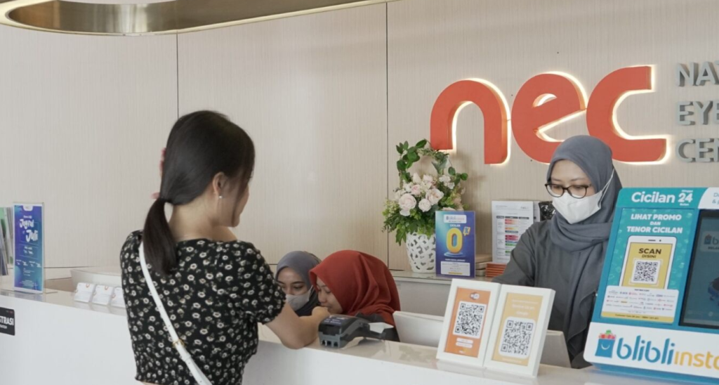 Kedutan mata kiri atas