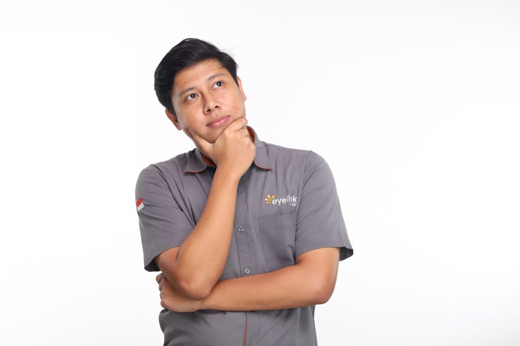 dampak membaca di tempat gelap