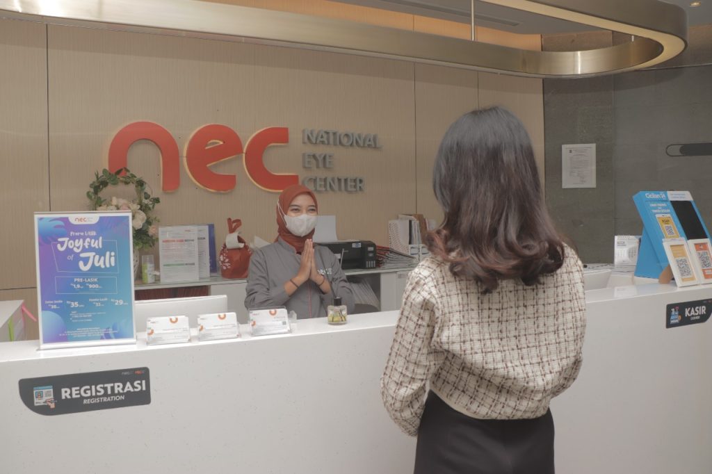 Buta Warna Parsial: Seseorang datang ke klinik National Eye Center untuk melakukan konsultasi