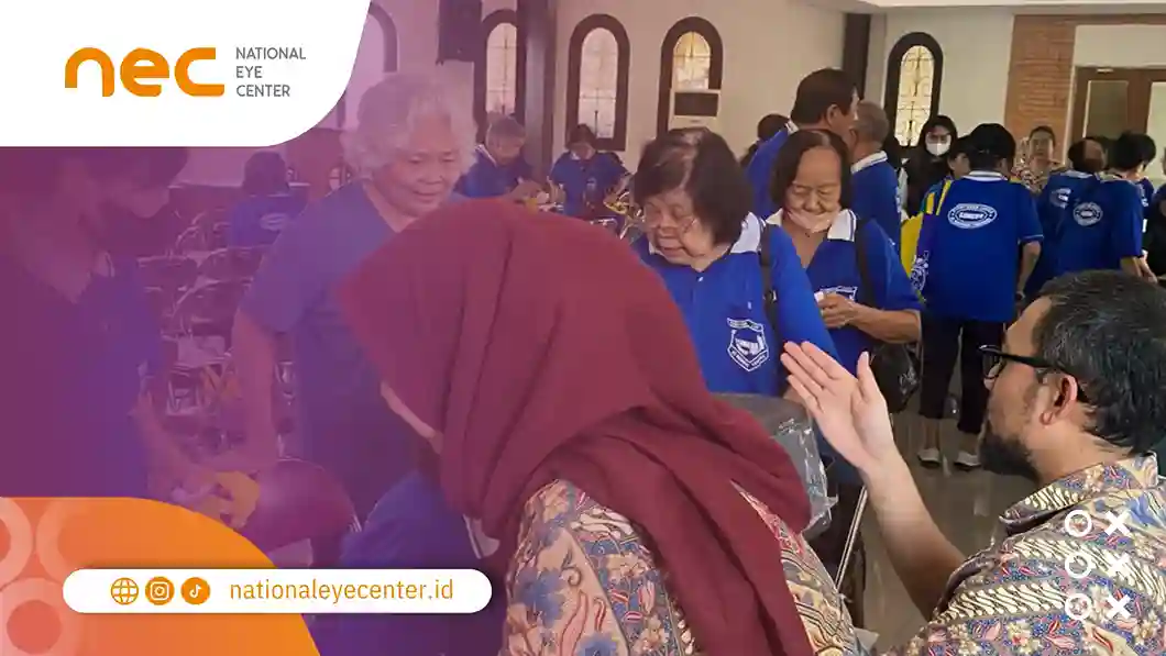 Peduli Lansia, NEC Gelar Pemeriksaan Mata Gratis di Santo Marinus