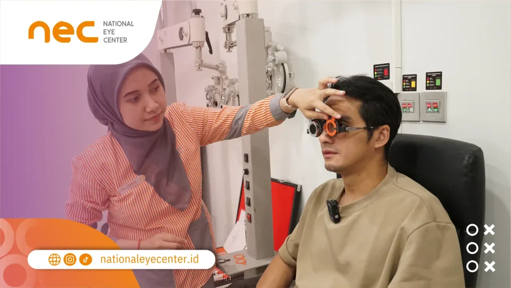 Ricky Harun Lepas Kacamata