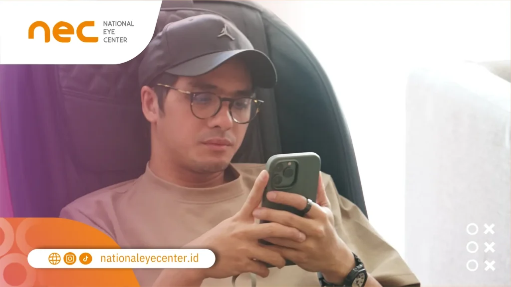 Ricky Harun Lepas Kacamata