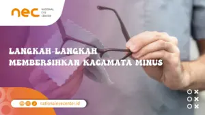 Membersihkan Kacamata
