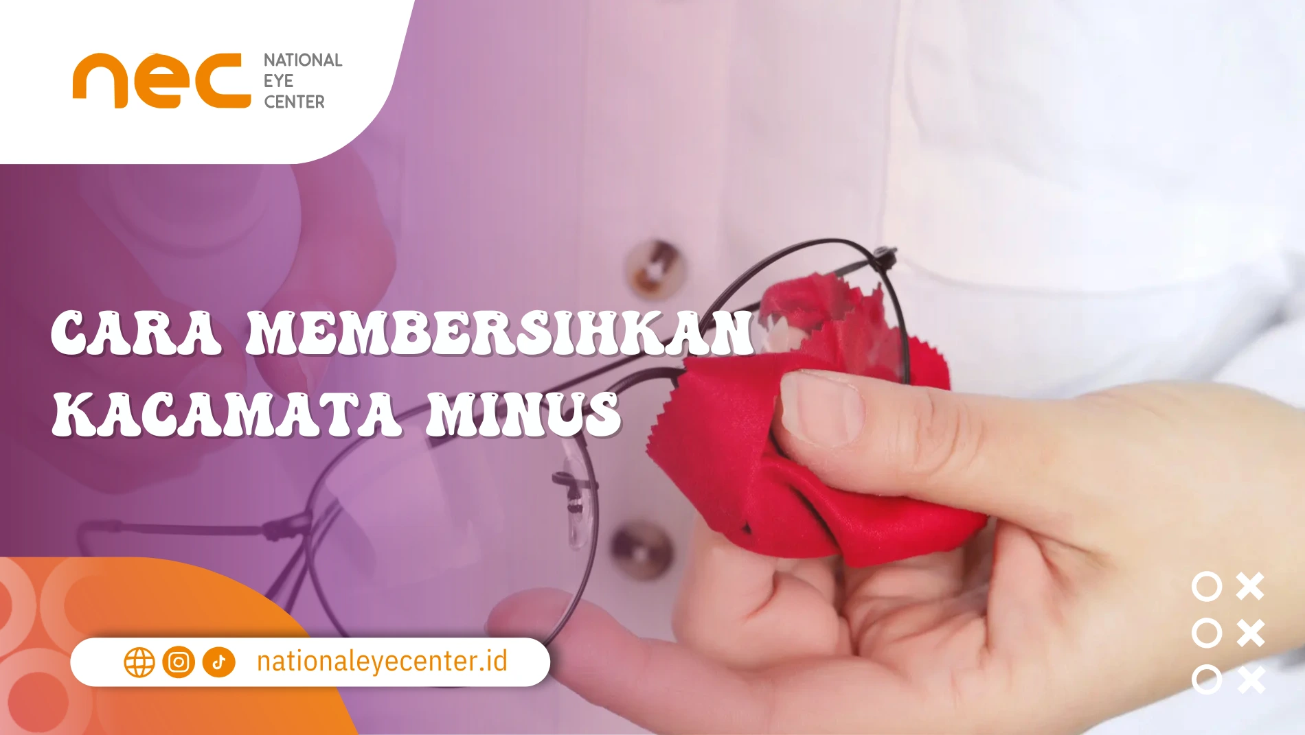 Membersihkan Kacamata